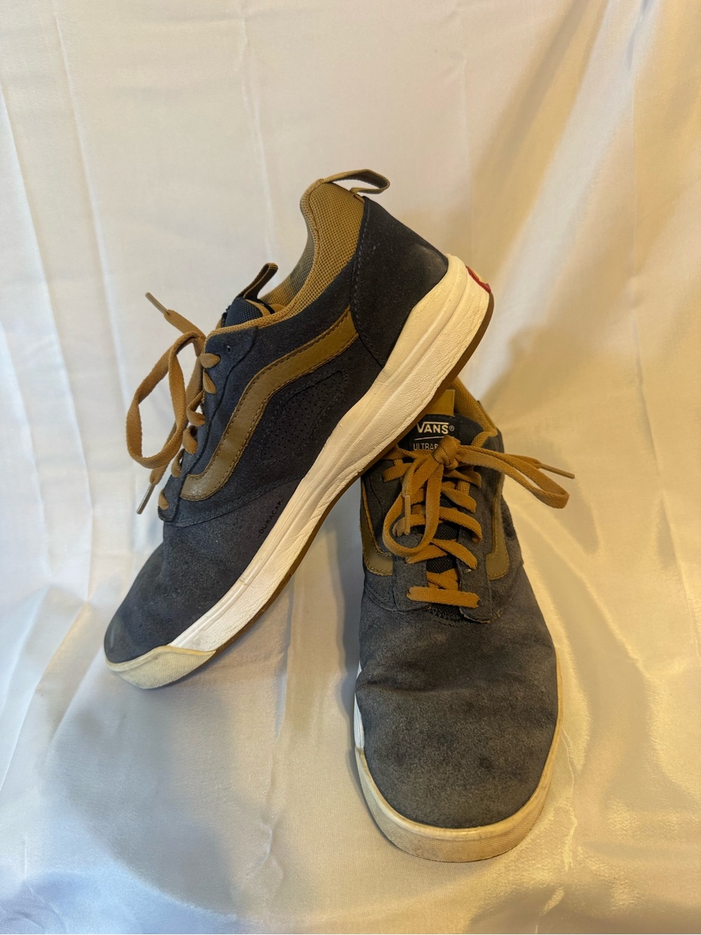 VANS - Picture 3 of 7